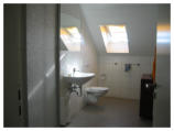 und ein Badezimmer mit Dusche und WC
